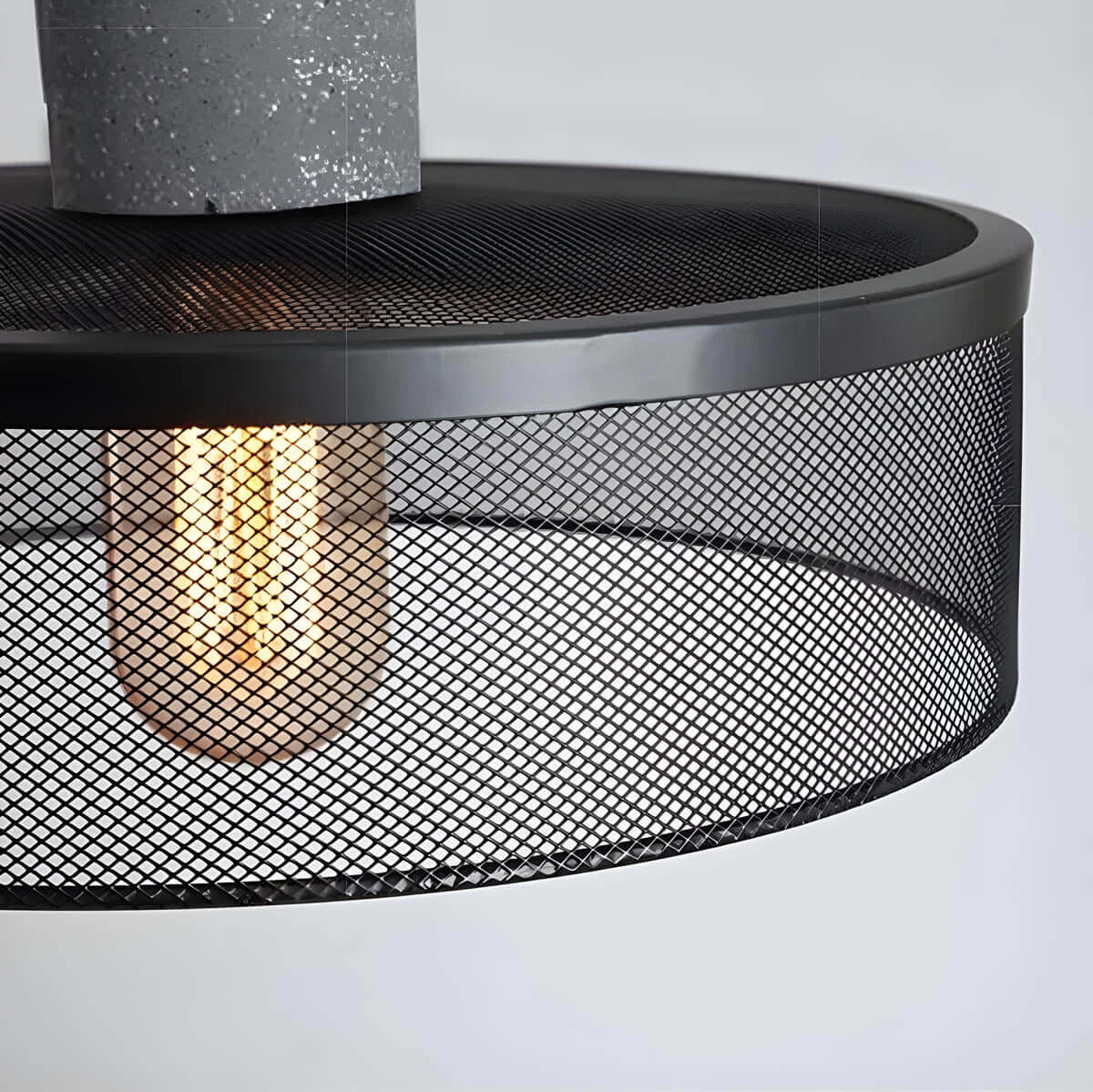 Industrielle Pendelleuchte aus Beton und Metall
