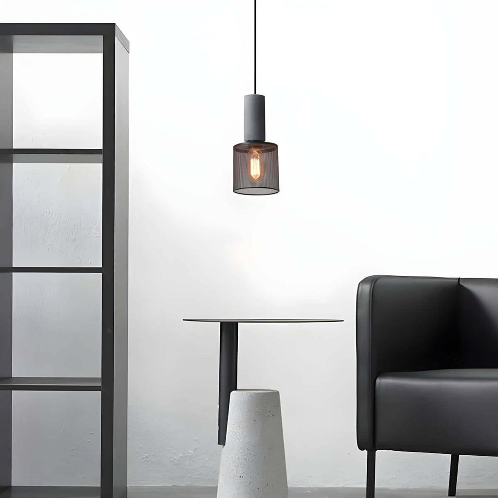 Industrielle Pendelleuchte aus Beton und Metall