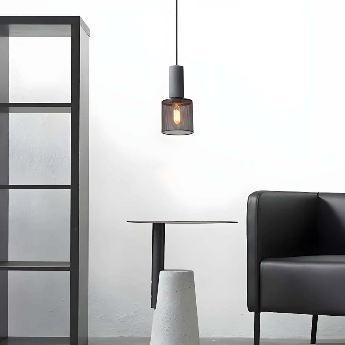 Industrielle Pendelleuchte aus Beton und Metall