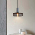 Industrielle Pendelleuchte aus Beton und Metall