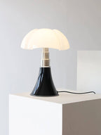 Moderne LED Tischlampe in Blumenform Designer Nachttischlampe