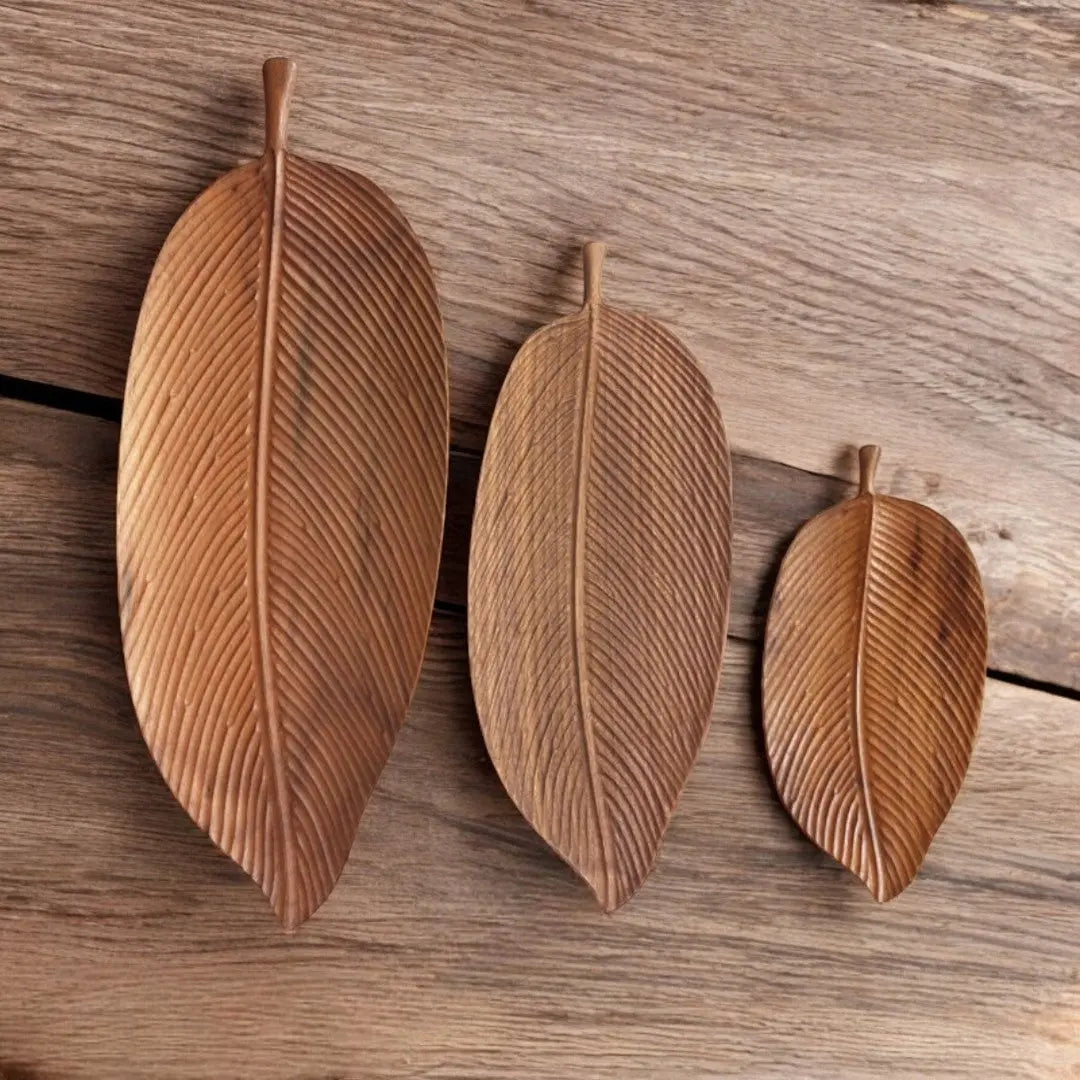 Serviertablett aus Holz in Blattform mit Griff Elegantes Dekotablett
