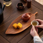 Serviertablett aus Holz in Blattform mit Griff Elegantes Dekotablett