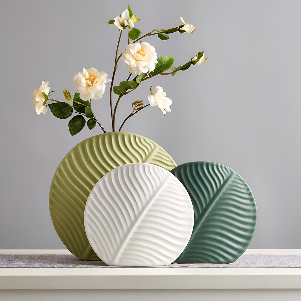 Skandinavische Keramikvase mit Blattstruktur Moderne Dekovase
