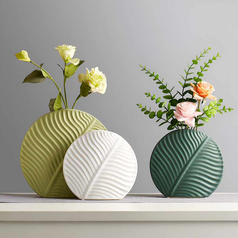 Skandinavische Keramikvase mit Blattstruktur Moderne Dekovase