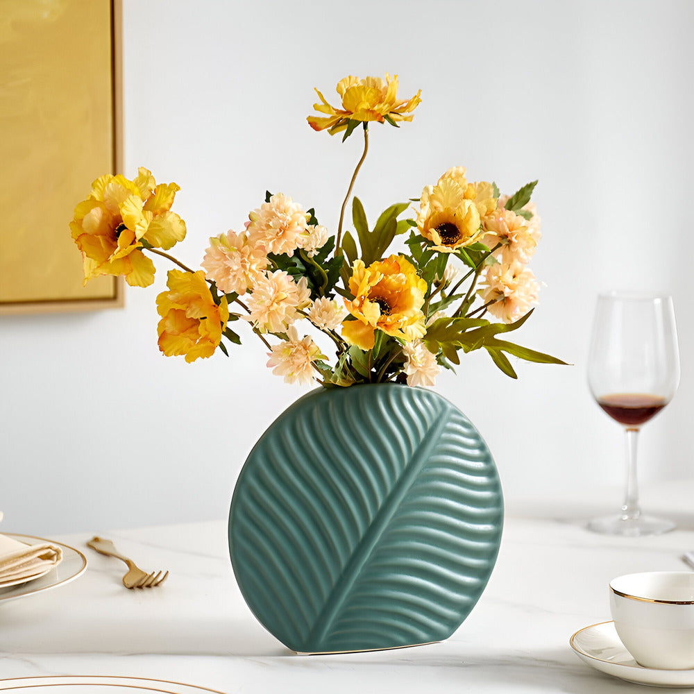 Skandinavische Keramikvase mit Blattstruktur Moderne Dekovase