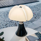 Moderne LED Tischlampe in Blumenform Designer Nachttischlampe